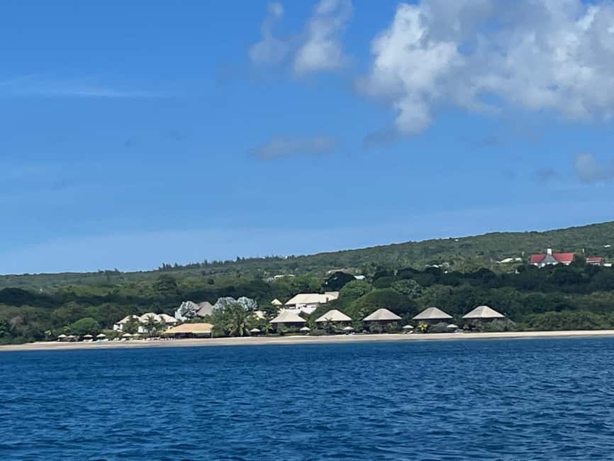 PRIVATE POWER CATAMARAN - The first 30 minutes: cruising from St Kitts