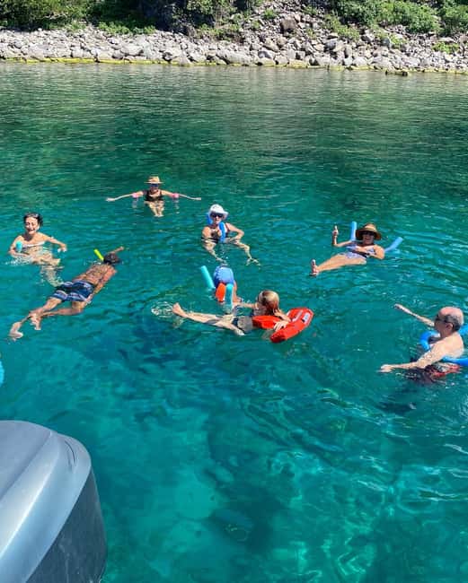 PRIVATE POWER CATAMARAN - Should you book the private power catamaran?