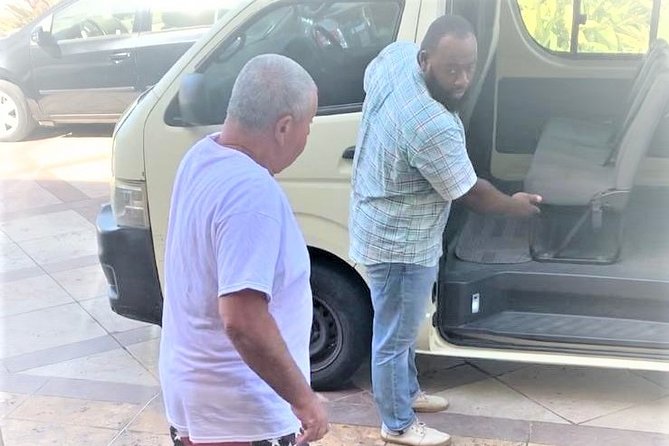Shared or Private St Kitts Airport Roundtrip Transfer - Meeting your driver at Robert L. Bradshaw International Airport