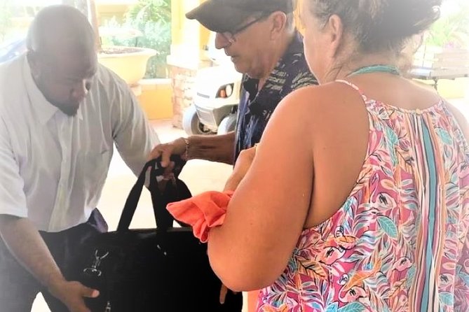 Shared or Private St Kitts Airport Roundtrip Transfer - Shared versus private transportation
