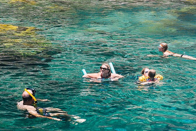 Snorkel Lunch & Lounge: Bluewater or Snorkel and Lunch: Leeward - A crew that keeps the day moving