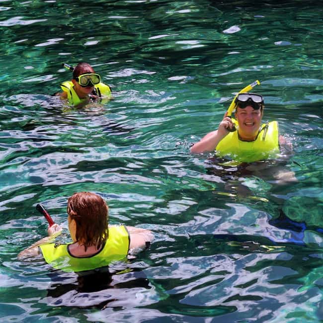 St Kitts Mini Speedboat and Snorkel Tour - The safety briefing and boat setup