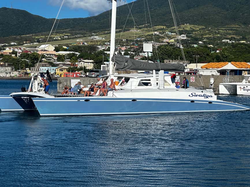 Two Islands One Paradise - Sailing home with music and open bar